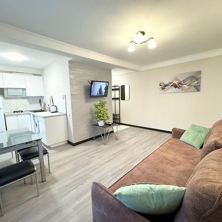 Artal Apartment On Obolonskyi Avenue 16 Kiev Esterno foto