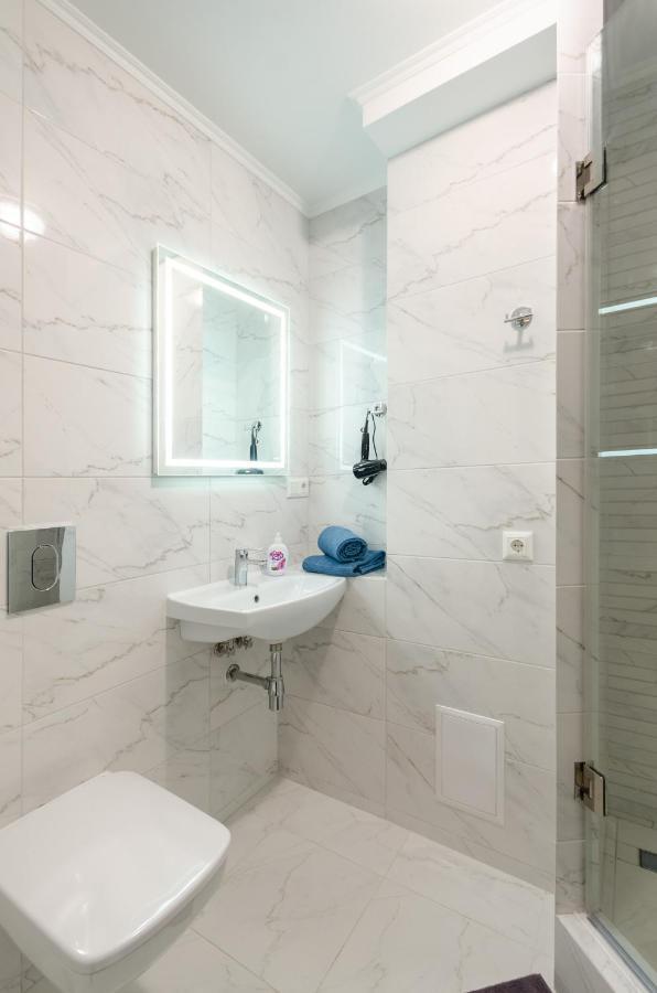 Artal Apartment On Obolonskyi Avenue 16 Kiev Esterno foto